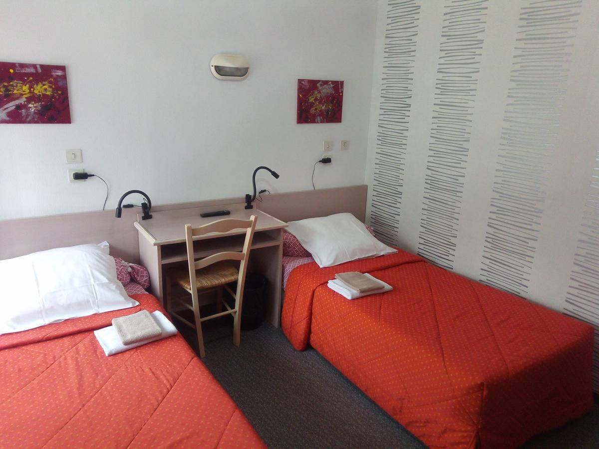 Des Touristes Hotel 2*